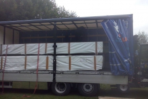 Anlieferung des Bootshauses