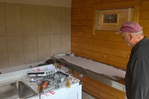 Innenausbau: Küche und Duschen
