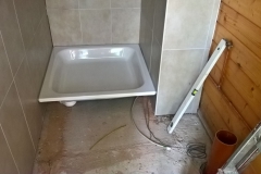 Innenausbau: Sanitärinstallationen an Küche und Duschen